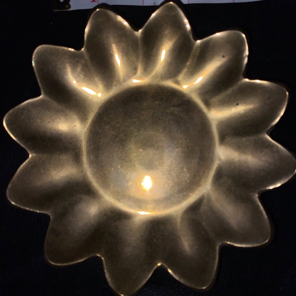 Brass metal trinket/candle dish flower/sun shape